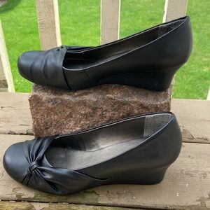 Bongo Women’s Wedges - Black Size 9.5 Nice condition